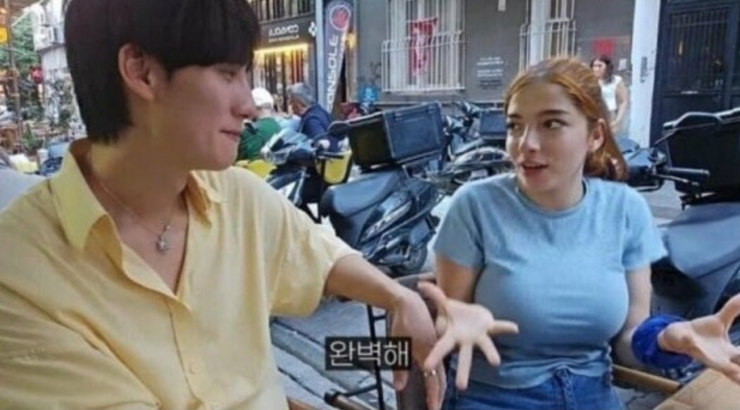 가슴 작은 한국녀가 부럽다는 터키녀.jpg