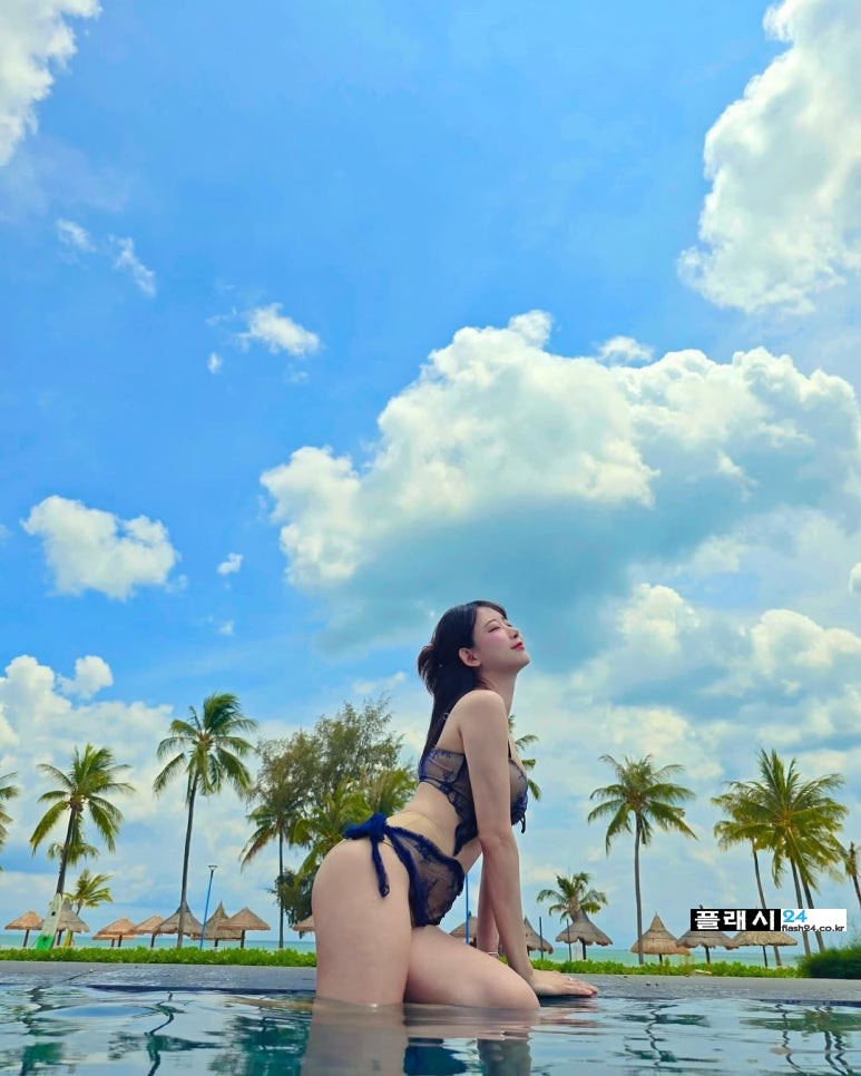 육감적인 기아 치어리더 김한나 수영복