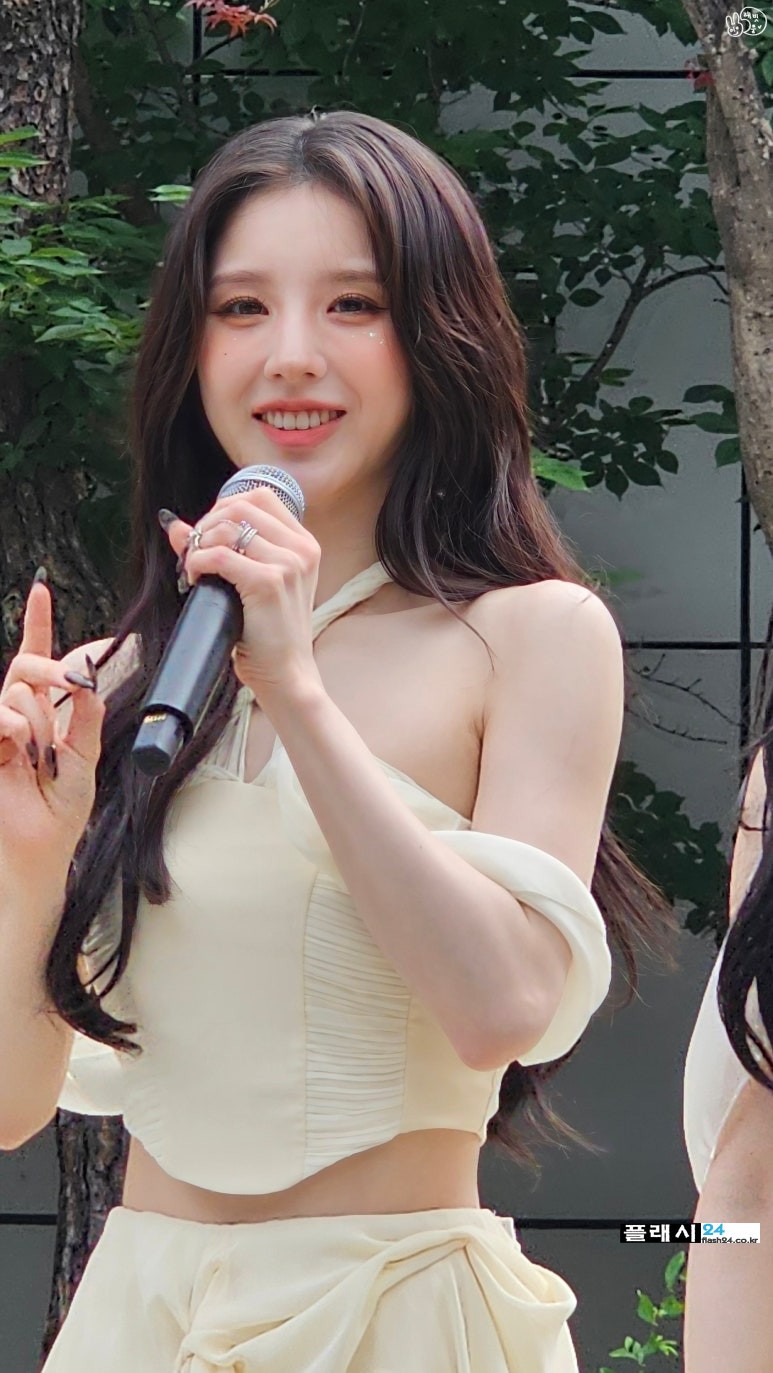 250614-Heejin-at-Music-Core-MiniFanmeeting-2.jpg