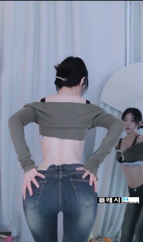 250505-Taeyeon-IG-2.jpg