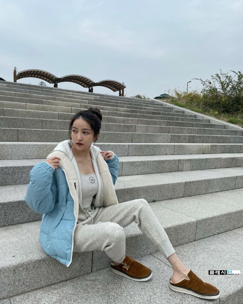 250506-Somi-IG-1.jpg