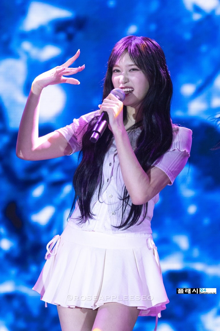 250504-Leeseo-at-LIV-Golf-Korea-Concert-2.jpg