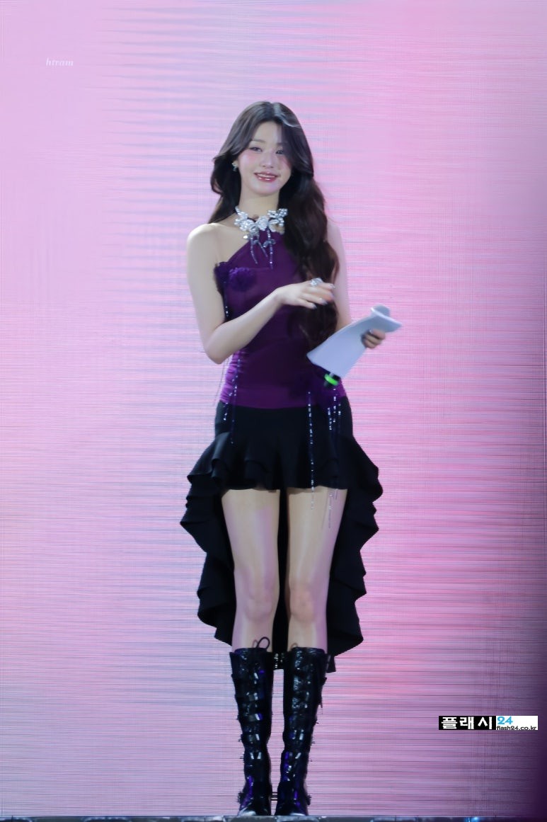 250419-Wonyoung-at-MALTO-FEST-in-VIETNAM-14.jpg