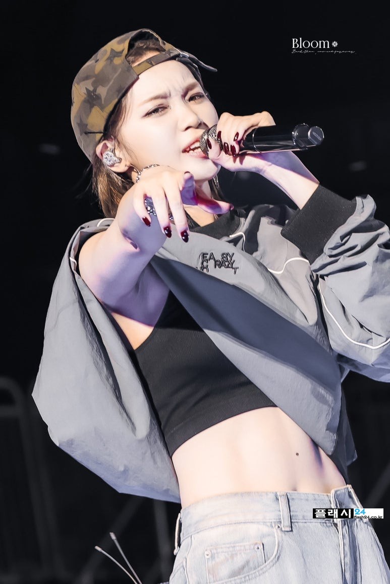 250419-Chaewon-at-EASY_CRAZY_HOT-Concert-D1-1.jpg