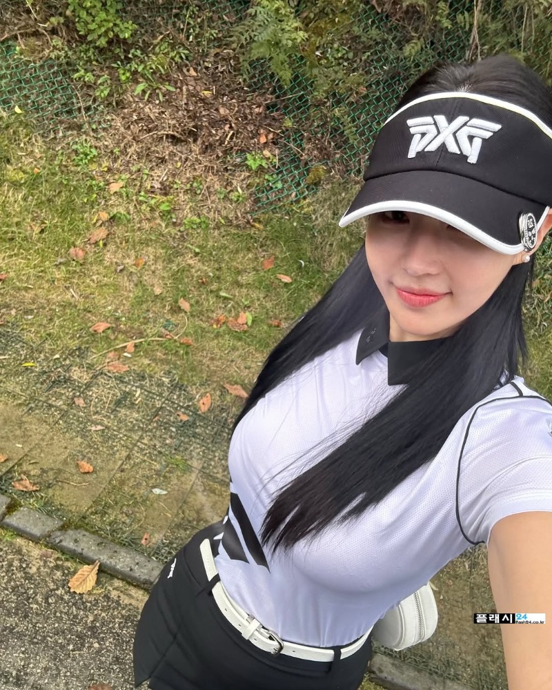 인플루언서 플러스하리 옷이 이렇게 작다냐