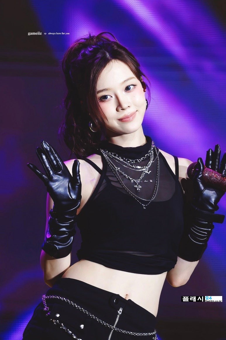 250427-Winter-at-2025-UTO-FEST-GIRLS-in-BangKok-1.jpg