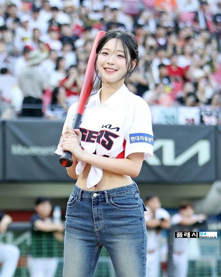 시타하는 프로미스나인 백지헌 눈부시다