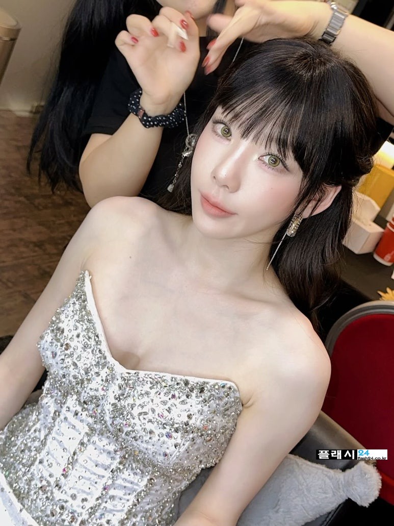 250505-Taeyeon-IG-3.jpg