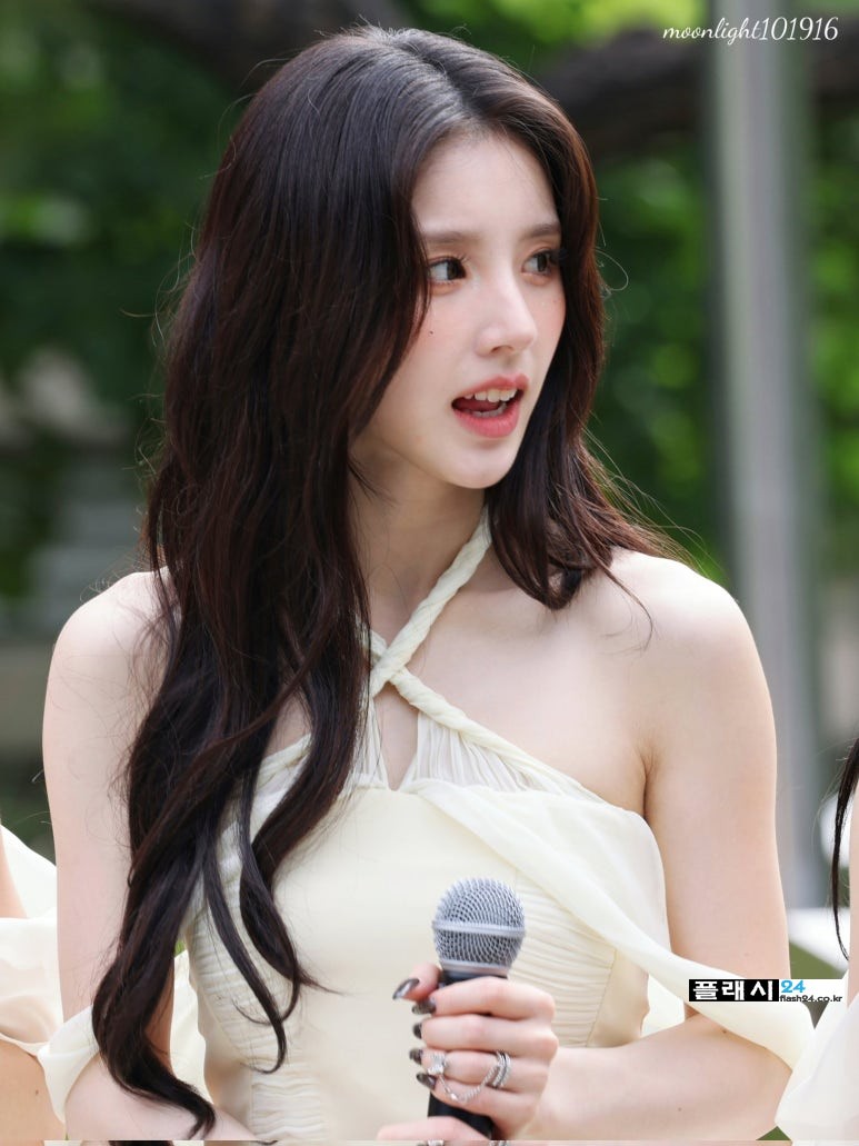 250614-Heejin-at-Music-Core-MiniFanmeeting-7.jpg