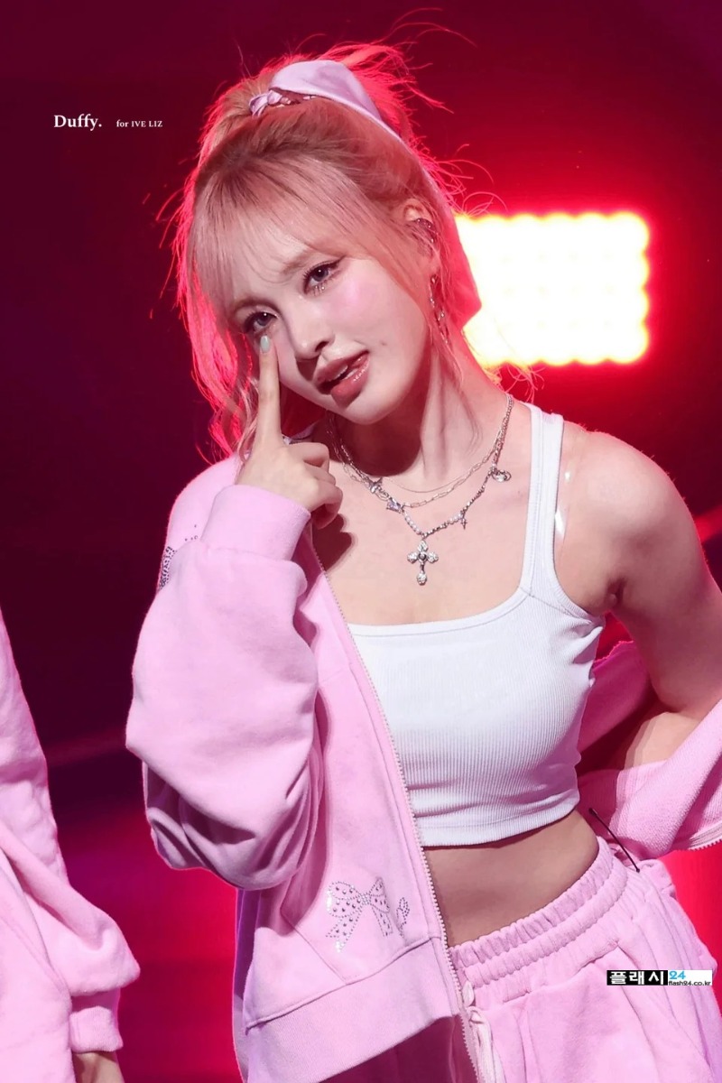 아이브 리즈 살짝 내린 저지 흰 나시티