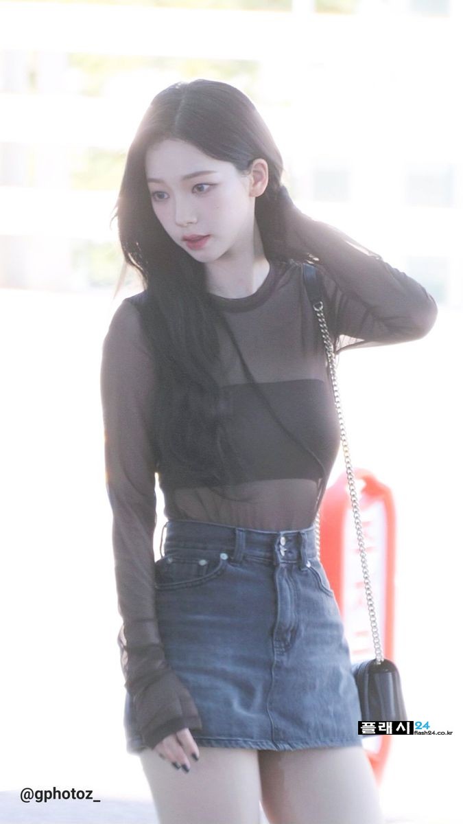시스루 입고 출국하는 에스파 카리나