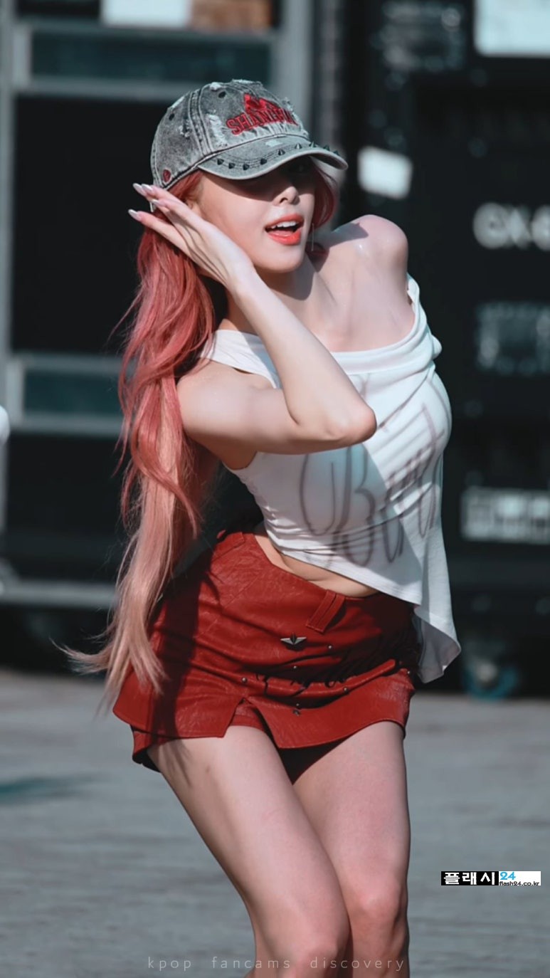 250614-Yuna-at-MusicCore-MiniFanmeeting-11.jpg