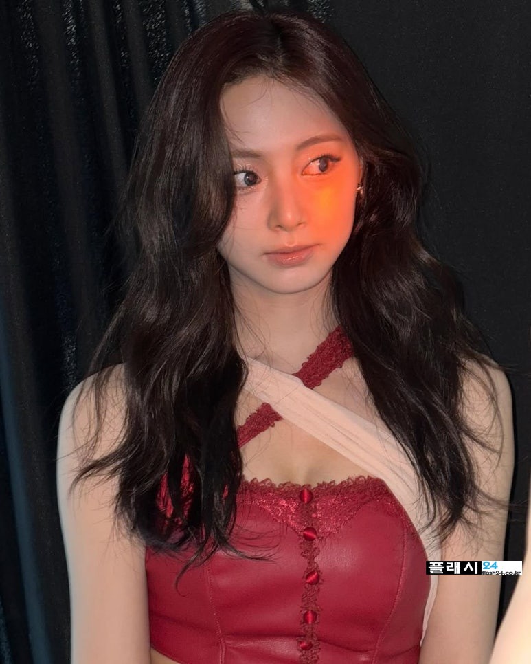 250426-Tzuyu-IG-5.jpg