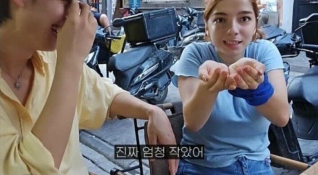 가슴 작은 한국녀가 부럽다는 터키녀.jpg