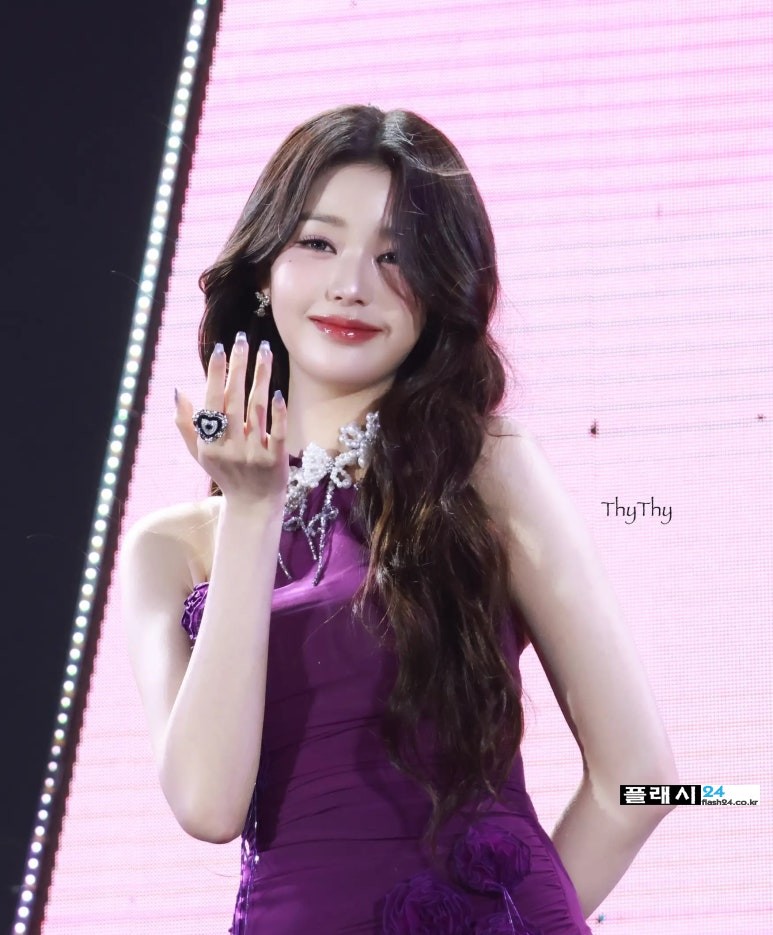 250419-Wonyoung-at-MALTO-FEST-in-VIETNAM-18.jpg