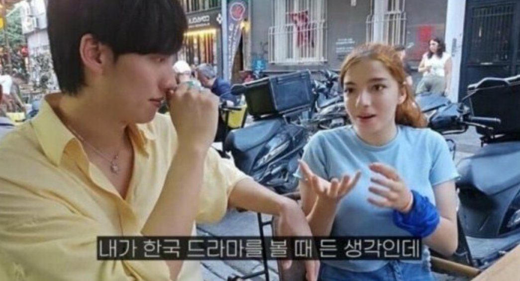 가슴 작은 한국녀가 부럽다는 터키녀.jpg