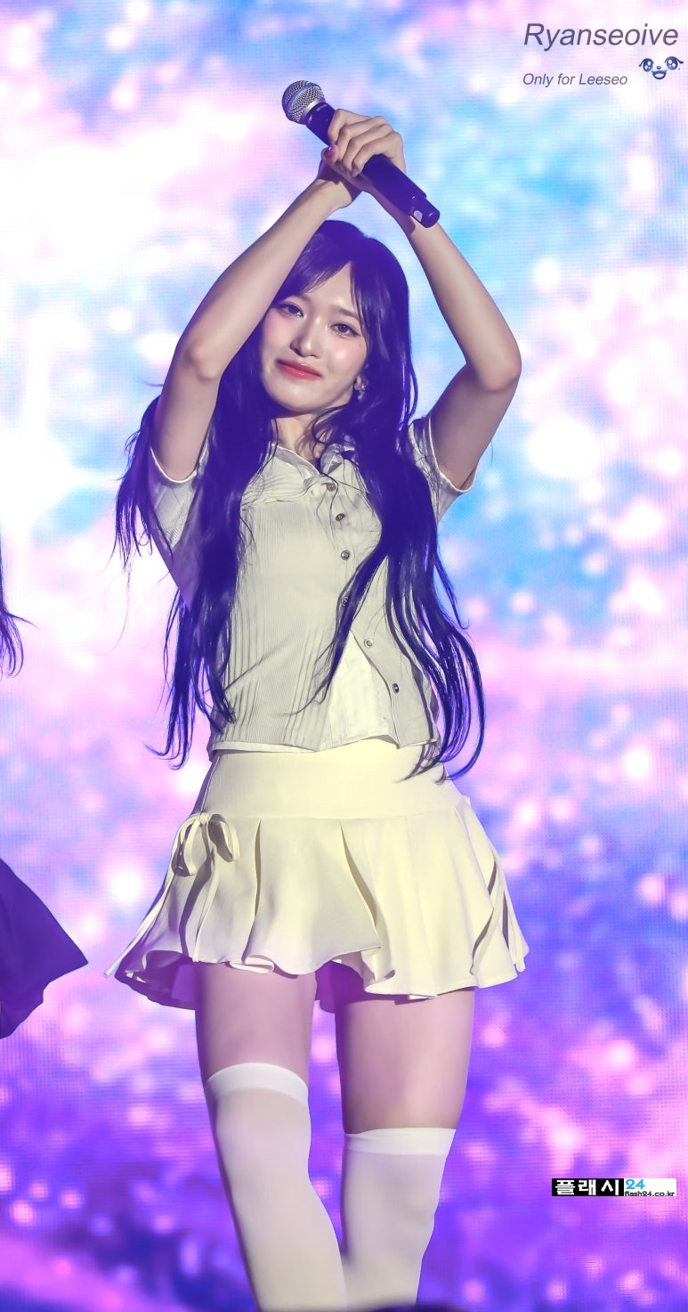 250504-Leeseo-at-LIV-Golf-Korea-Concert-5.jpg