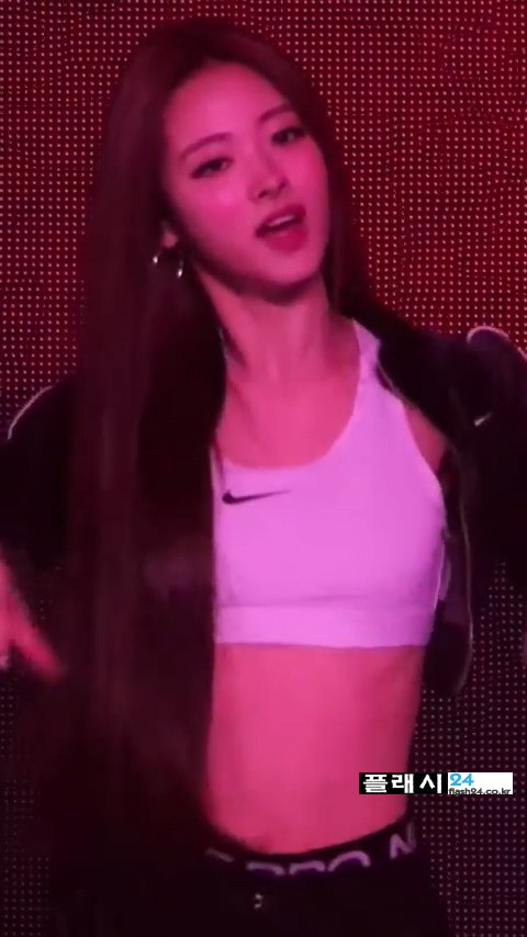 미야오 안나 나이키 브라 스포츠탑