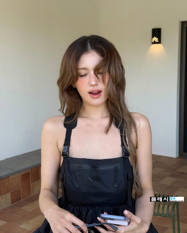 250506-Somi-IG-4.jpg