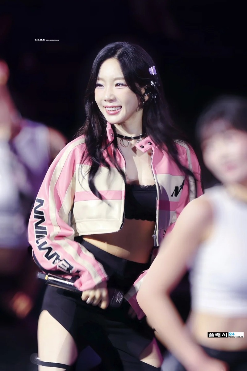 태연 검정 레이스 브라 언더웨어