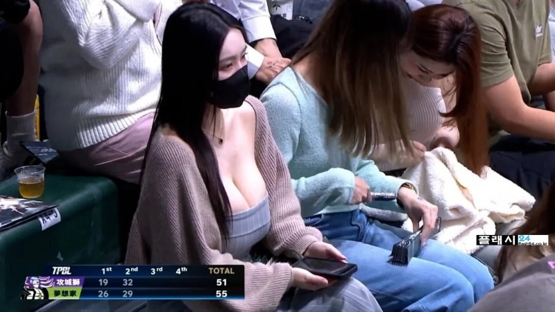 어제 난리 났던 대만 관중녀 클로즈업