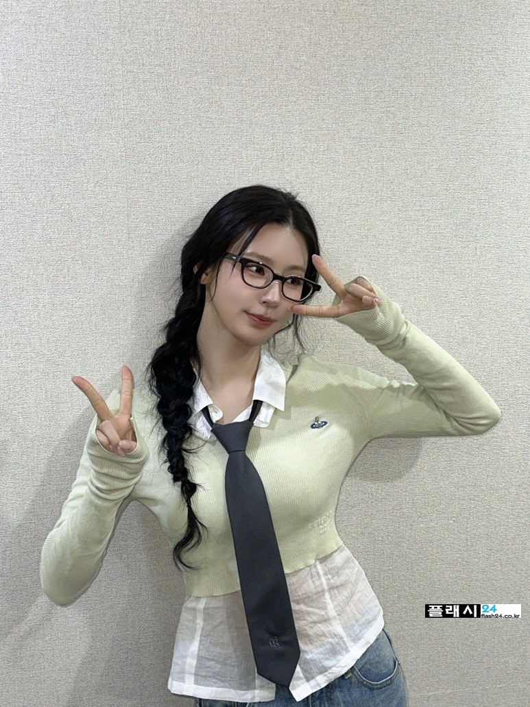250506-idle-Twitter-Miyeon-1.jpg