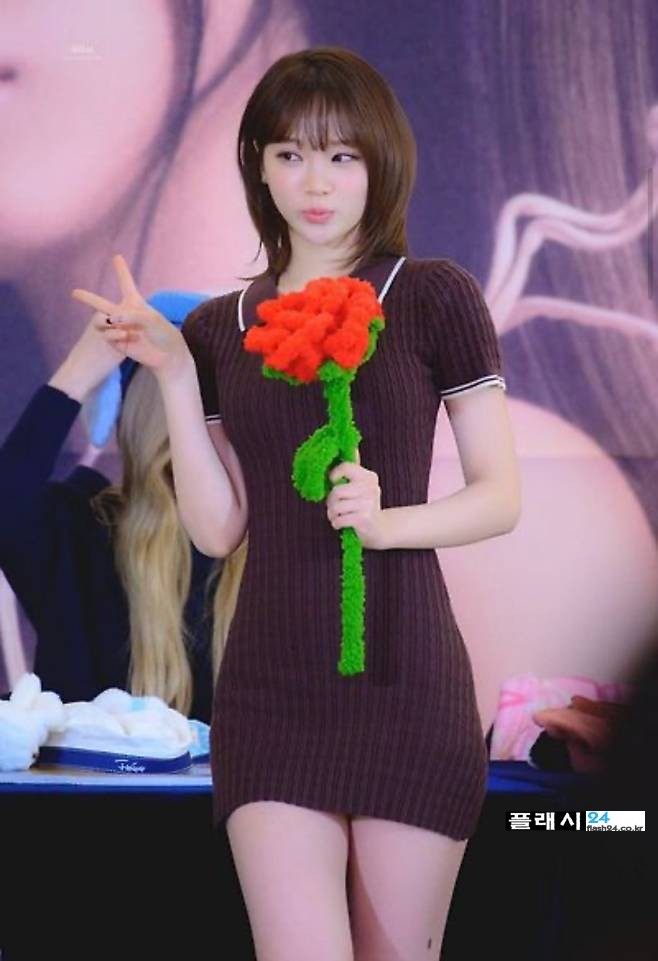 르세라핌 김채원 원피스 몸매라인