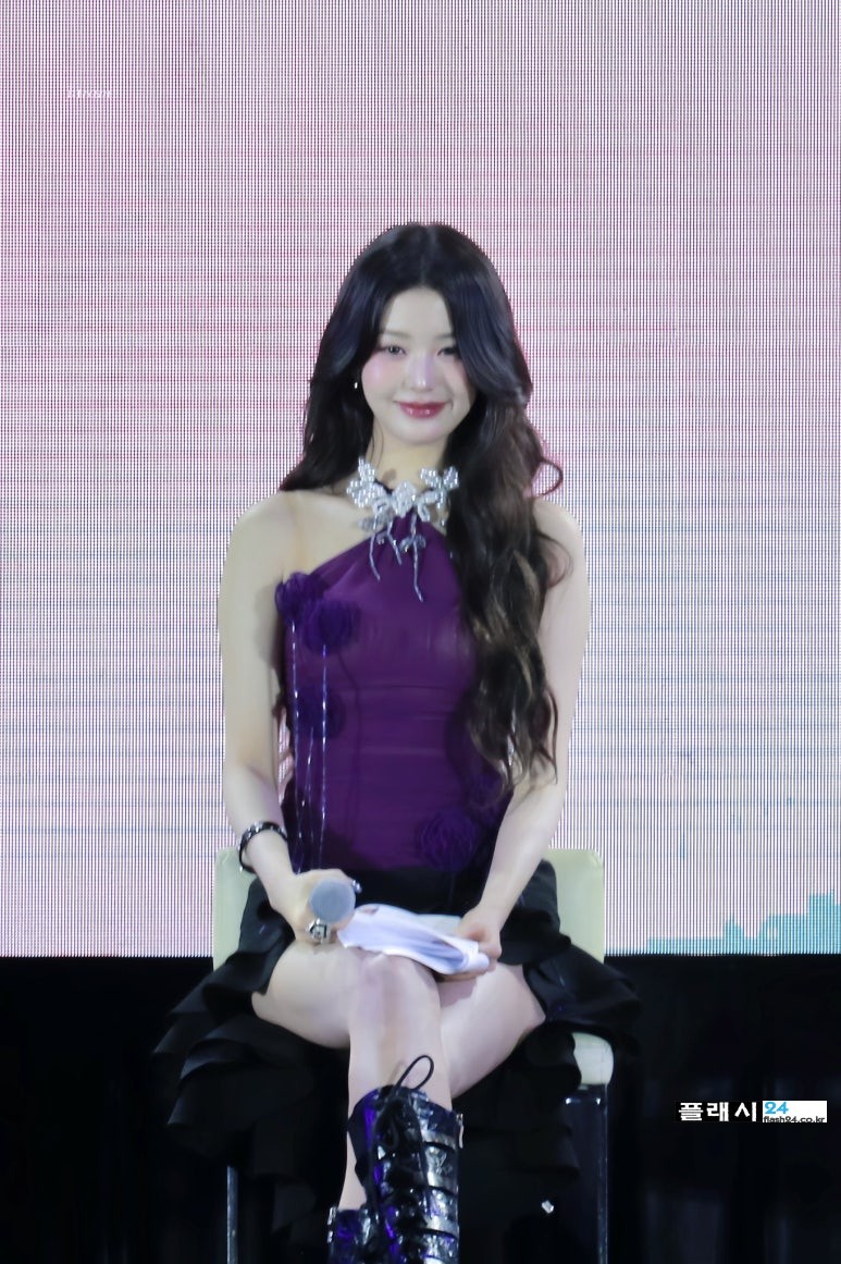 250419-Wonyoung-at-MALTO-FEST-in-VIETNAM-13.jpg