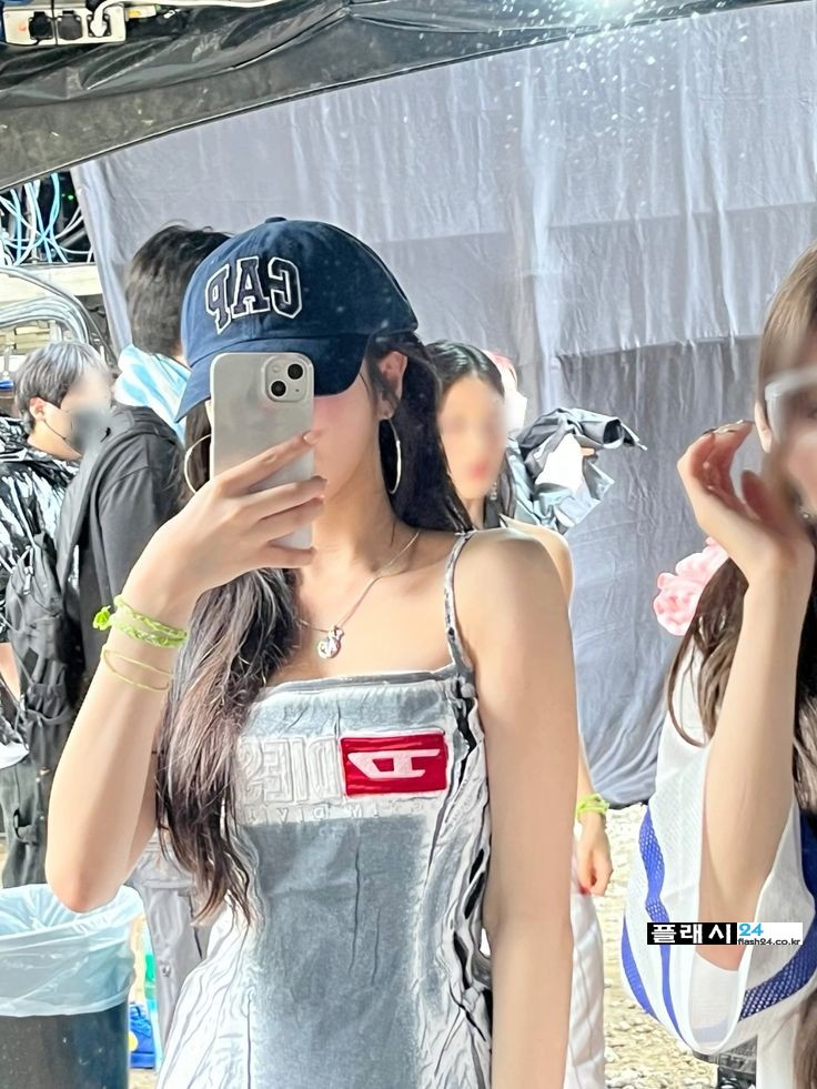 리허설중인 프로미스나인 백지헌 실사