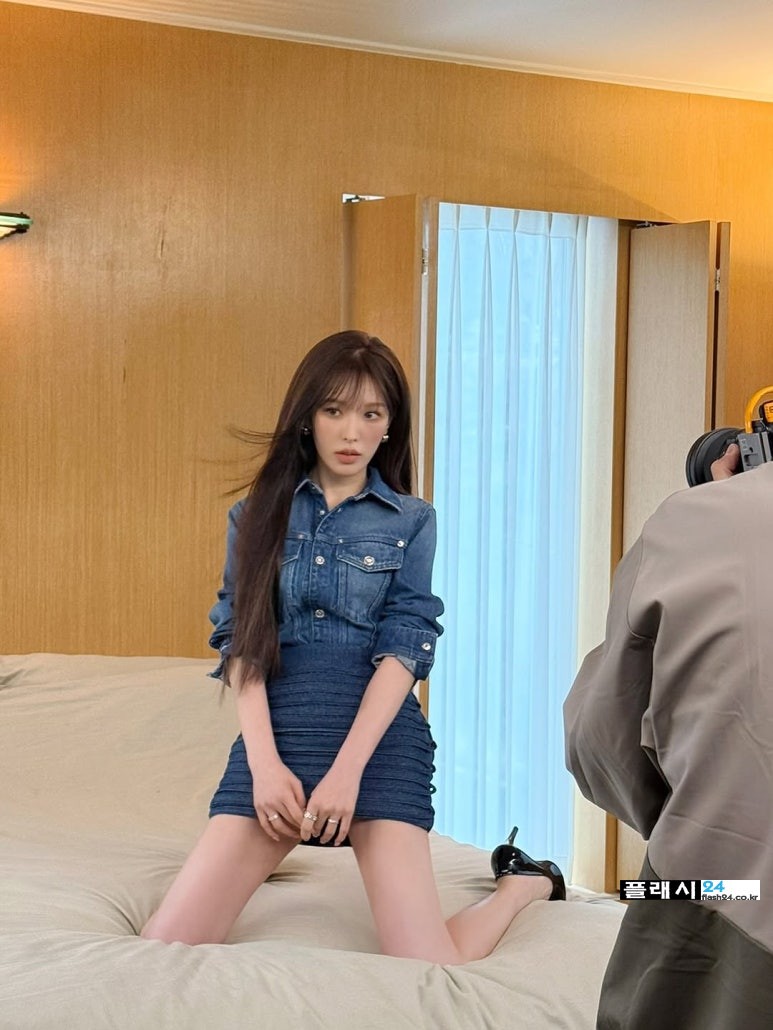 #웬디 #레드벨벳 줄무늬 치마 각선미