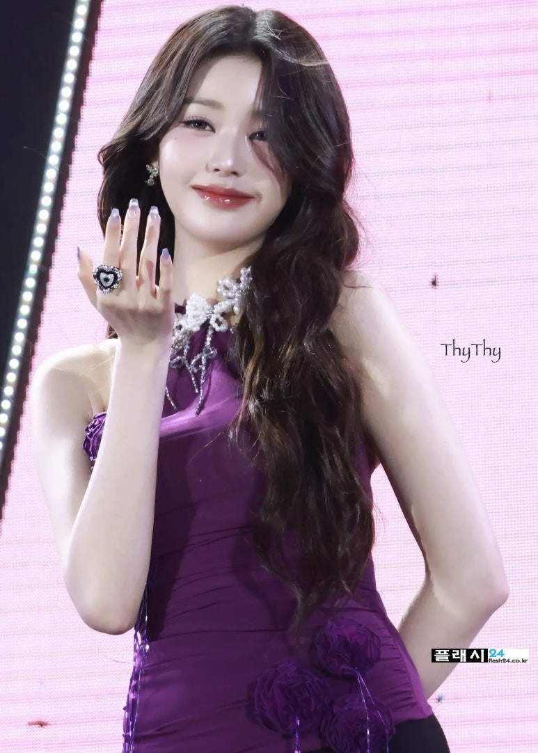 250419-Wonyoung-at-MALTO-FEST-in-VIETNAM-21.jpg