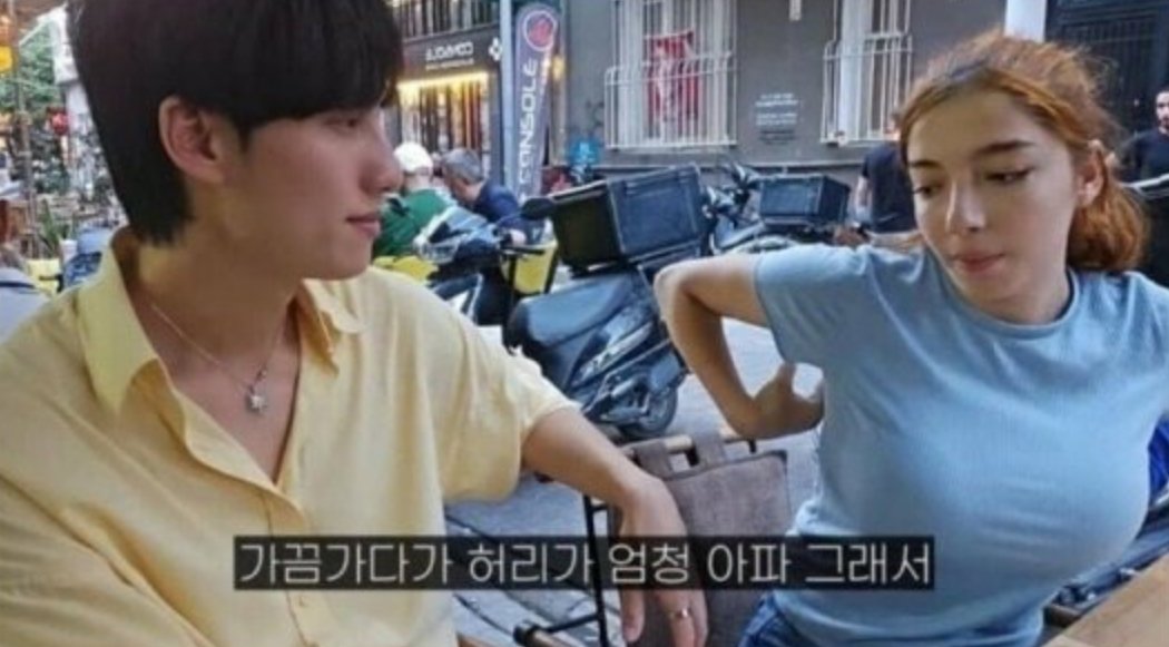 가슴 작은 한국녀가 부럽다는 터키녀.jpg