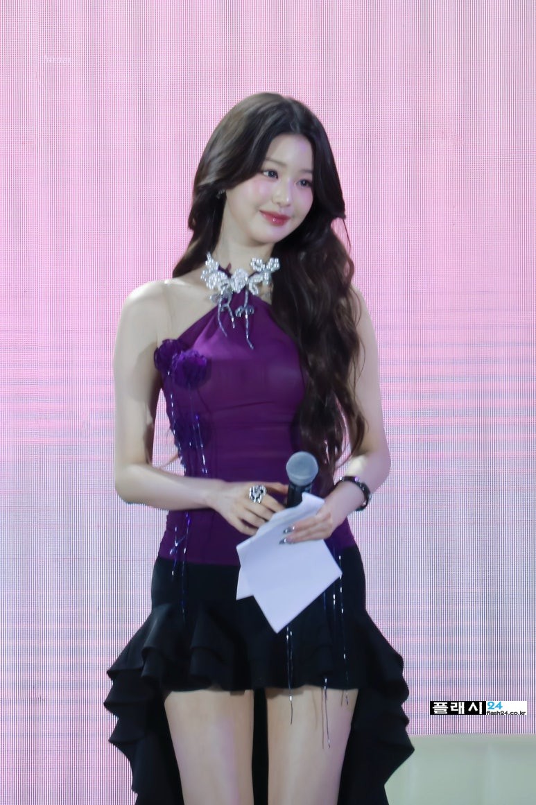 250419-Wonyoung-at-MALTO-FEST-in-VIETNAM-15.jpg