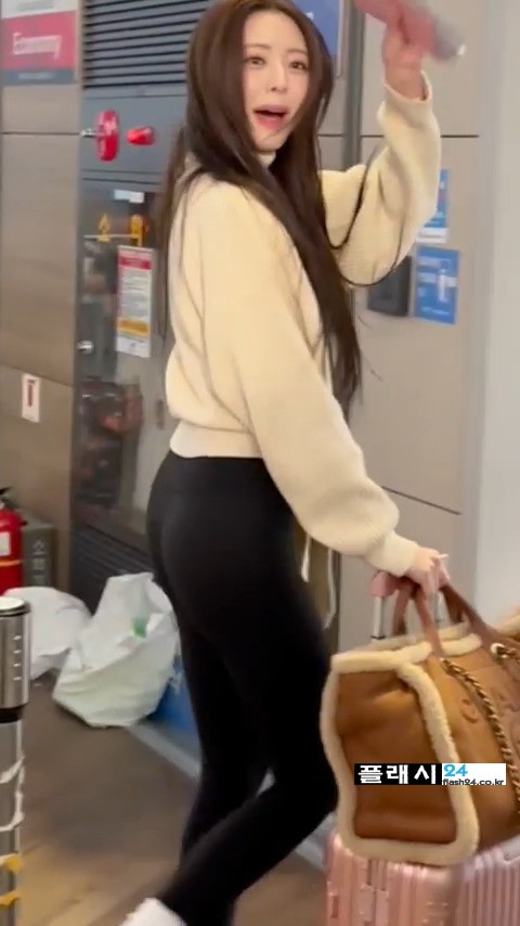 있지 유나 공항 레깅스