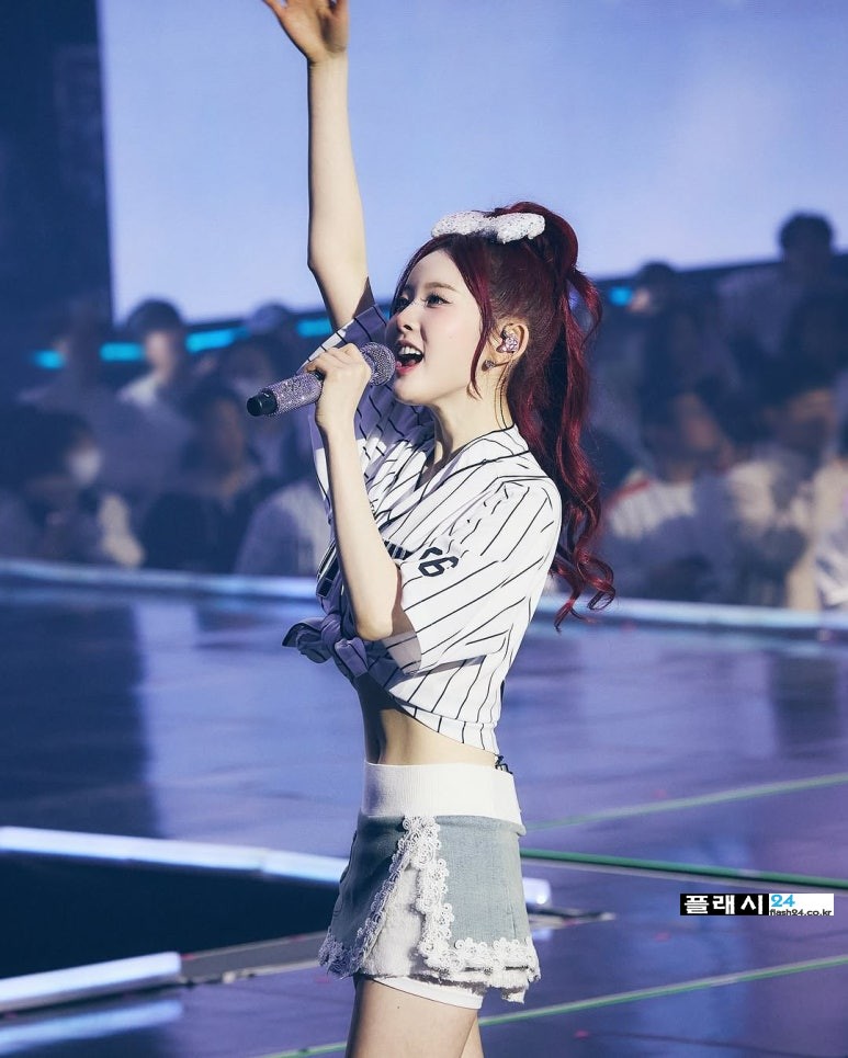 스테이씨 시은 다리 각선미