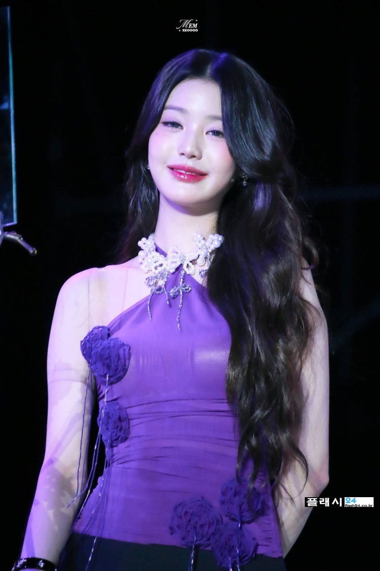 250419-Wonyoung-at-MALTO-FEST-in-VIETNAM-12.jpg