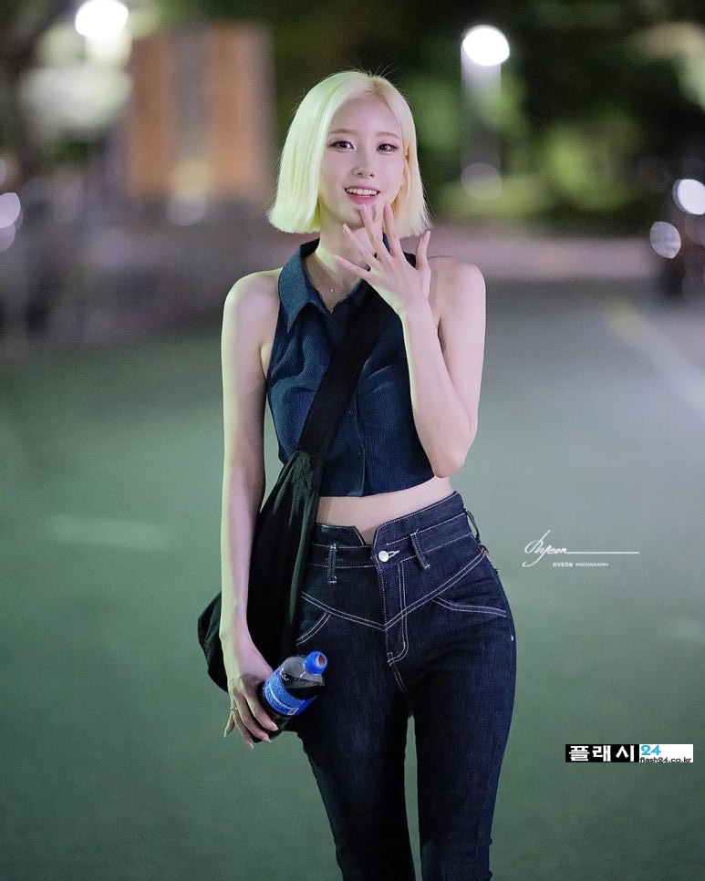 서현숙 치어리더 출근길 스커트 차림