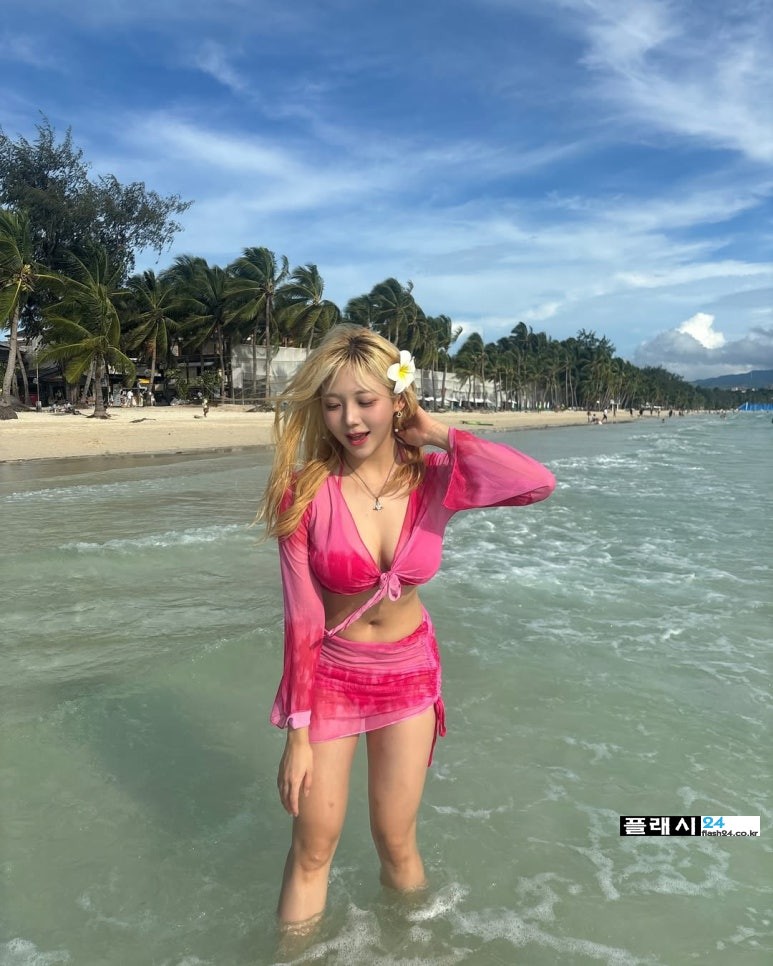다가려도 눈에 들어오는 치어리더 조예린 수영복