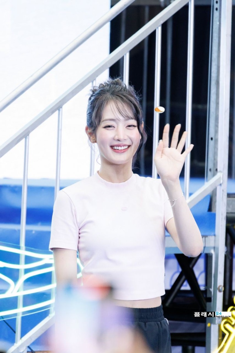 티셔츠 입고 리허설중인 아이들 민니