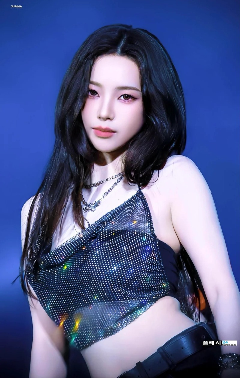 AI같다는 에스파 카리나 망사 슬림