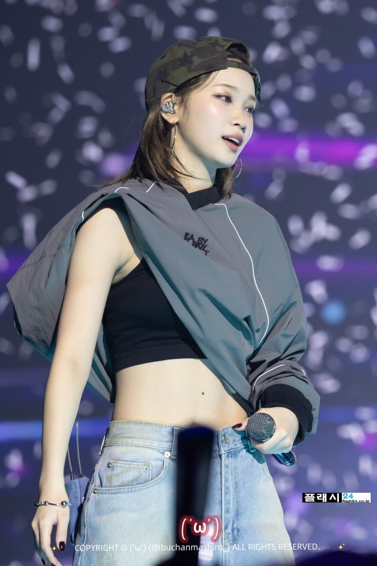 250419-Chaewon-at-EASY_CRAZY_HOT-Concert-D1-12.jpg