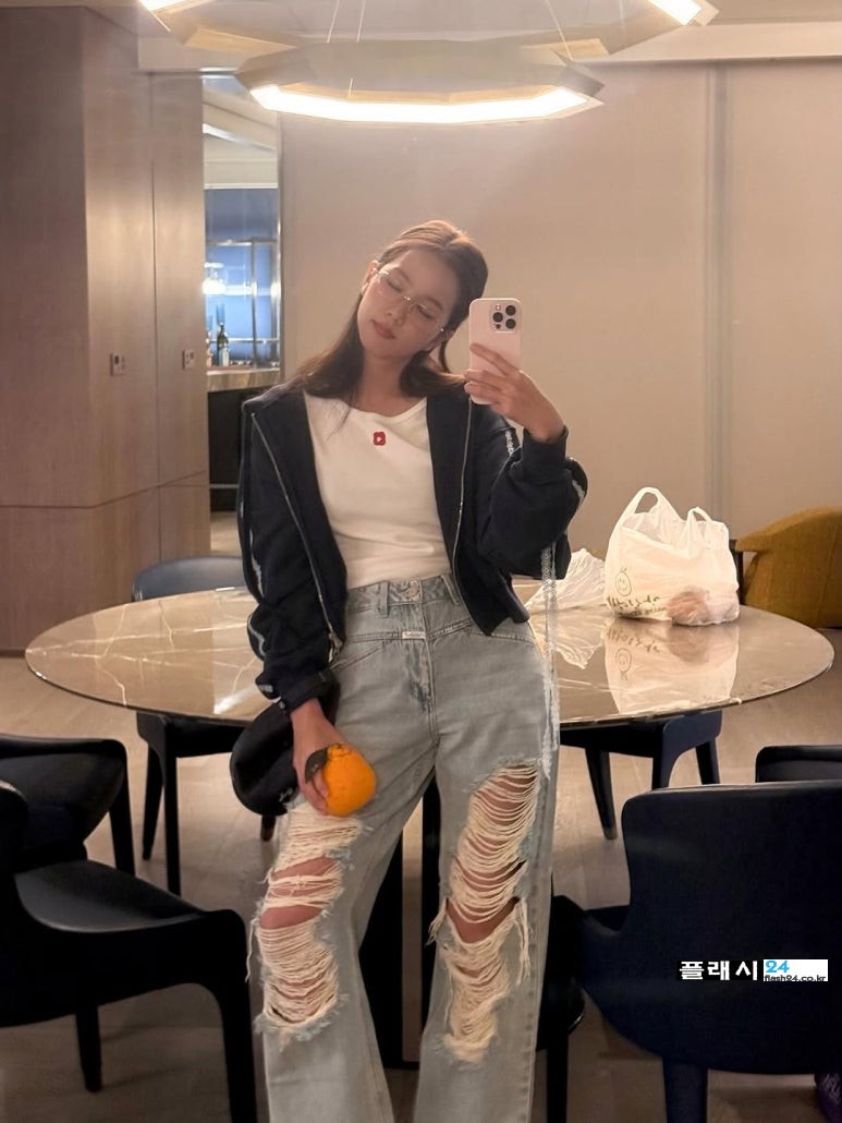 250427-Jisoo-IG-3.jpg