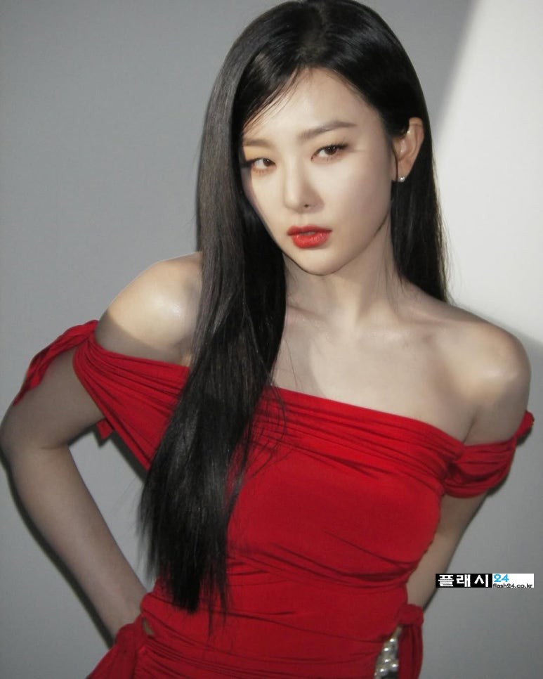 250623-Seulgi-IG-7.jpg