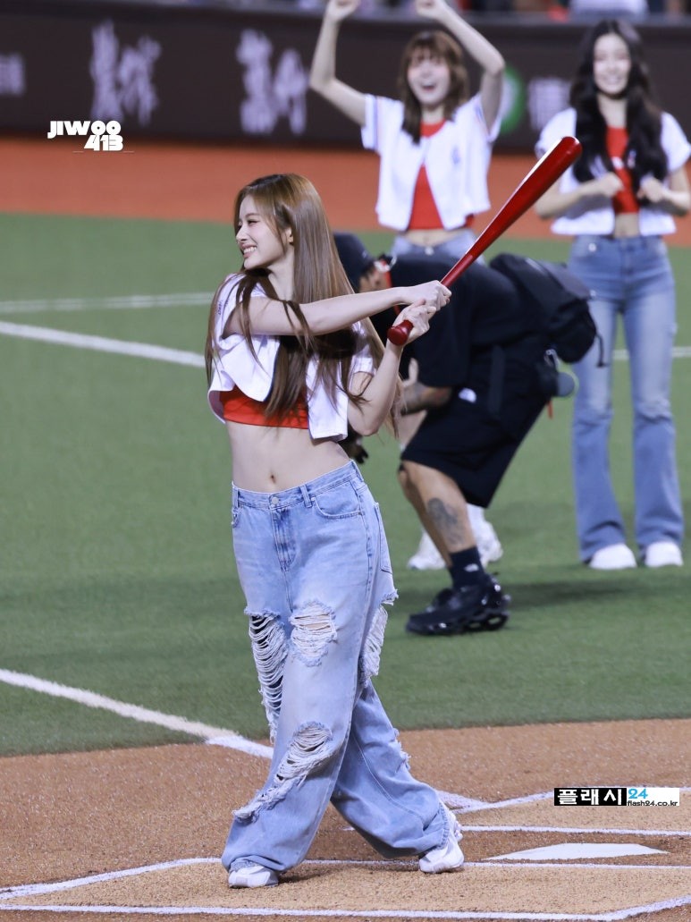 250427-Sullyoon-at-Taipei-Dome-3.jpg