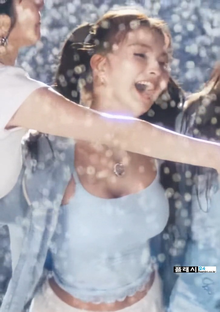 물 맞는 프로미스나인 이나경 은근함