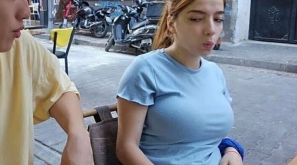가슴 작은 한국녀가 부럽다는 터키녀.jpg