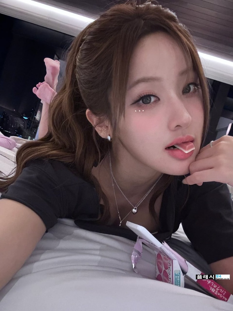 업드려 유혹하는 키스오브라이프 벨