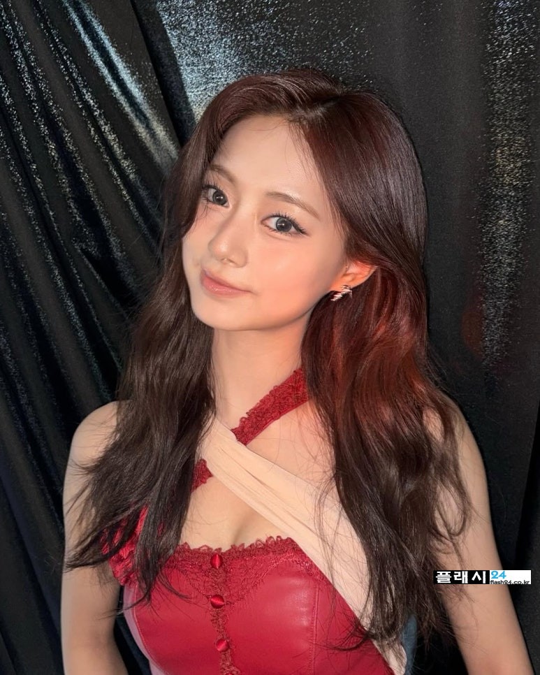 250426-Tzuyu-IG-6.jpg