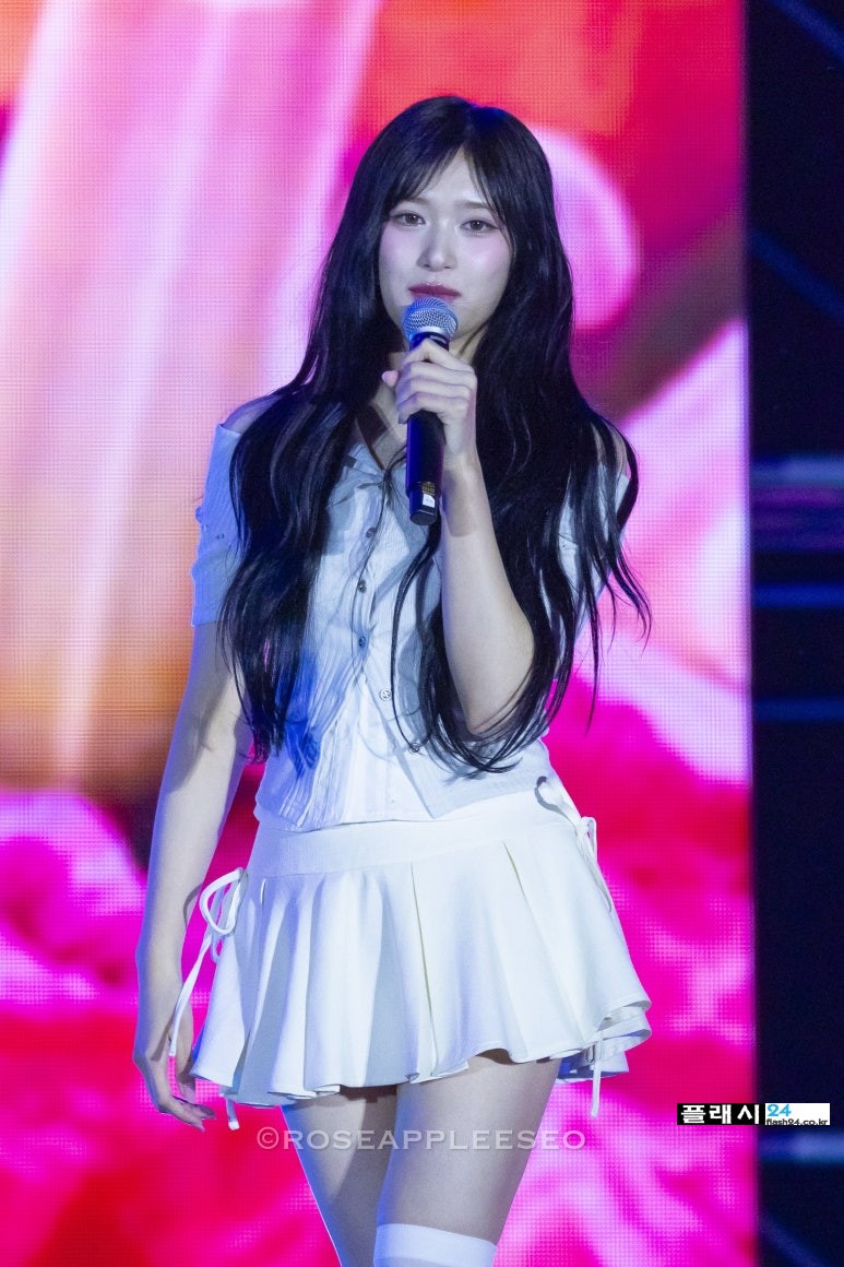 250504-Leeseo-at-LIV-Golf-Korea-Concert-3.jpg