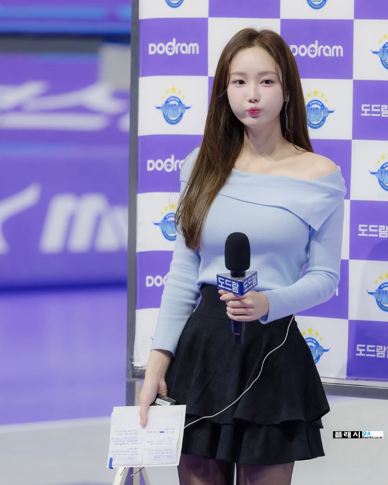 라인이 또렷한 김세연 아나운서